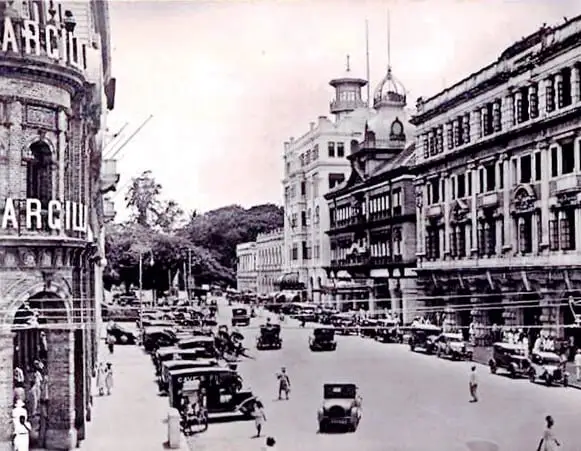 Colombo Fort | Historic black-and-white view of Colombo Fort’s York Street, colonial façades and the Cargills corner, with vintage cars and pedestrians.