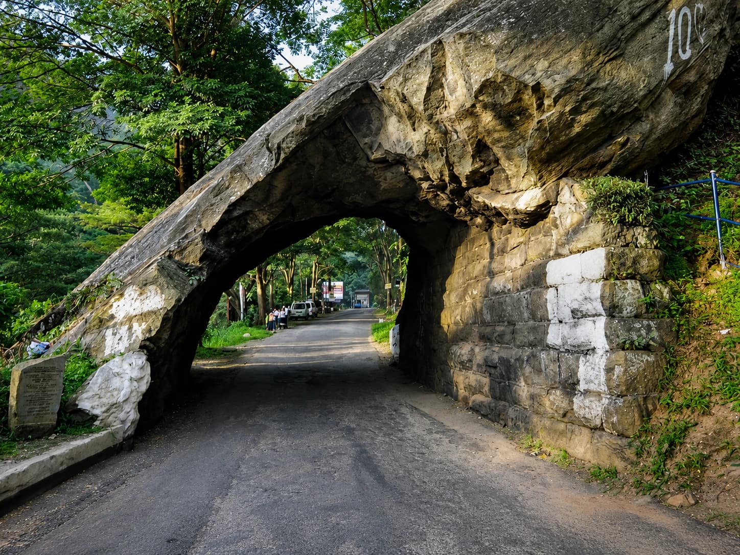 Kadugannawa Pass: Gateway to Kandy Highlands
